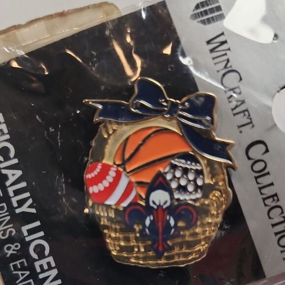 New Orleans Pelicans Bird de Lis Logo Basket April Pin of the Month WinCraft - Picture 2 of 4
